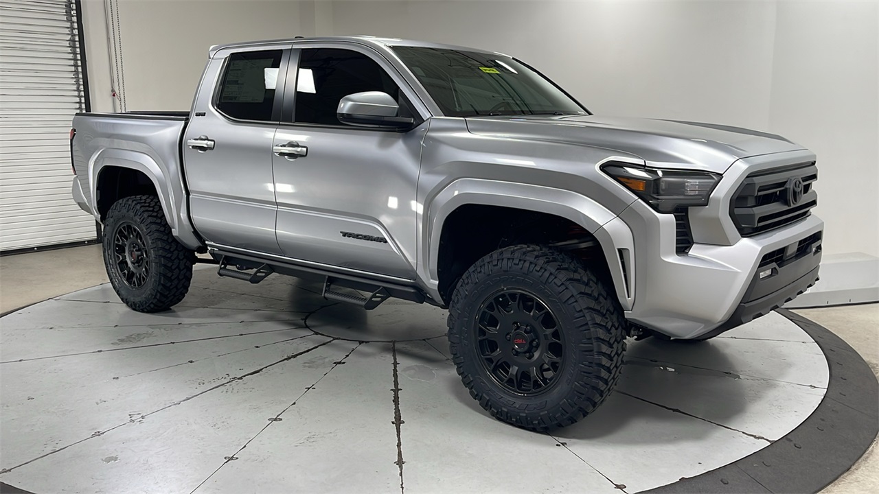 2025 Toyota Tacoma SR5 Double Cab photo 3