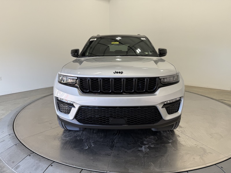 2025 Jeep Grand Cherokee Limited photo 2