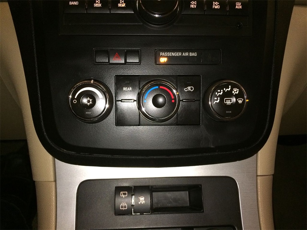2010 Saturn OUTLOOK XE - M1089A