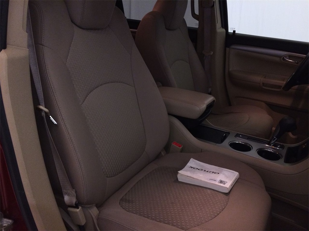 2010 Saturn OUTLOOK XE - M1089A