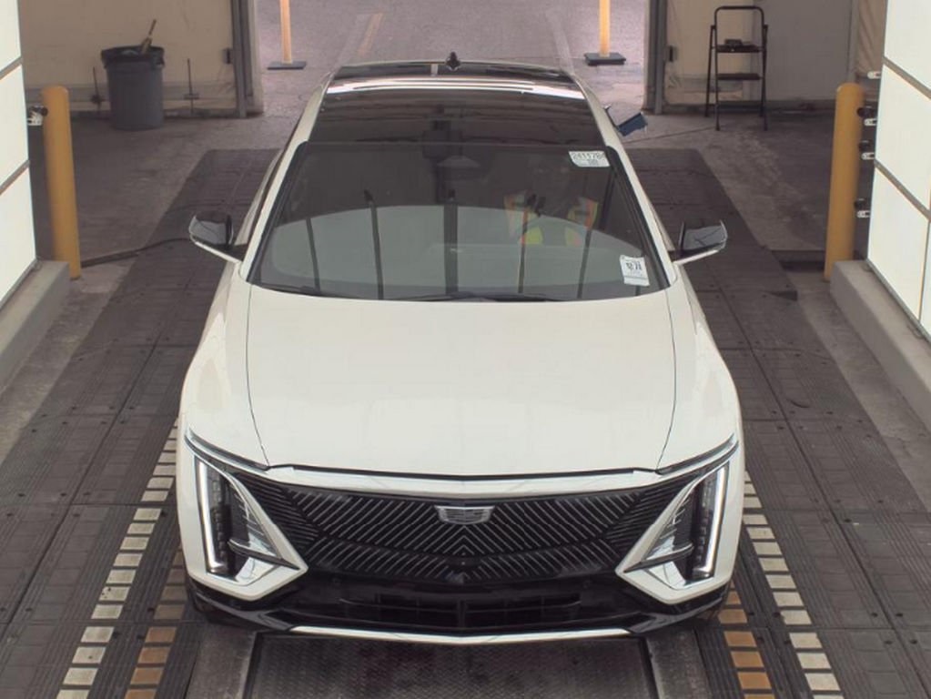 Used 2024 Cadillac LYRIQ Sport 2 with VIN 1GYKPVRK1RZ128238 for sale in Cleveland, OH