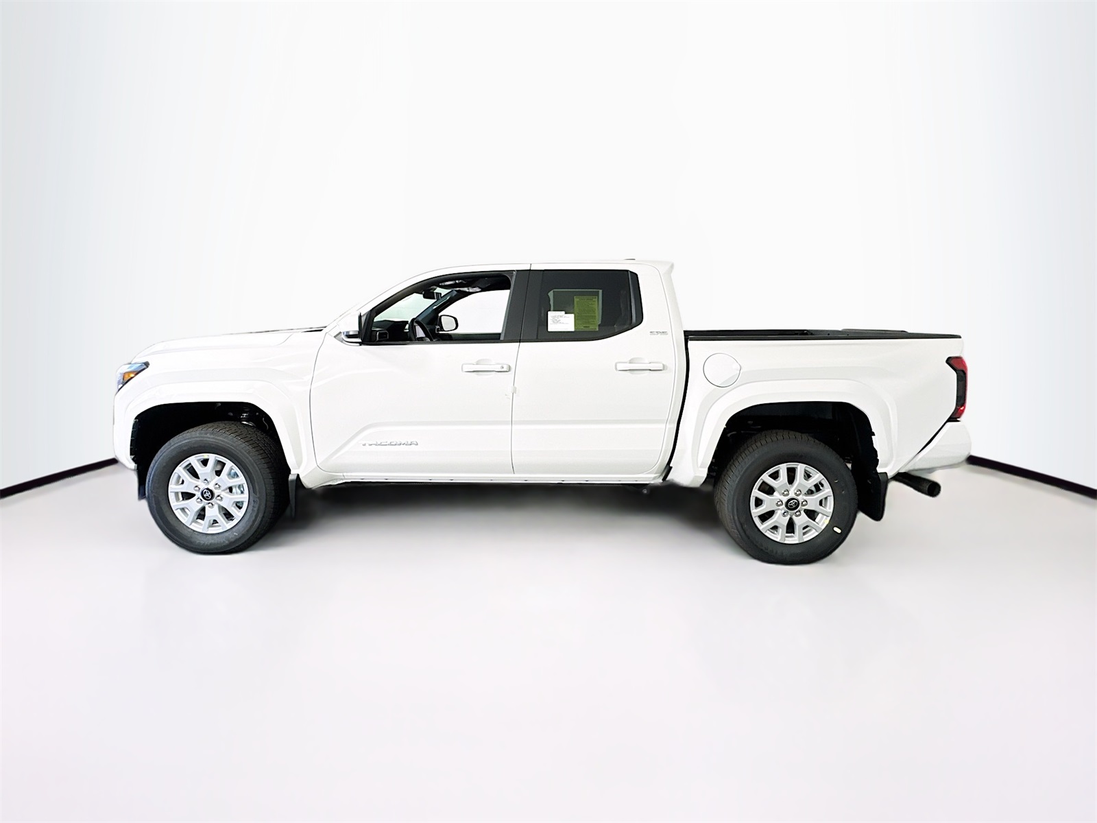 2025 Toyota Tacoma SR5 Double Cab photo 3