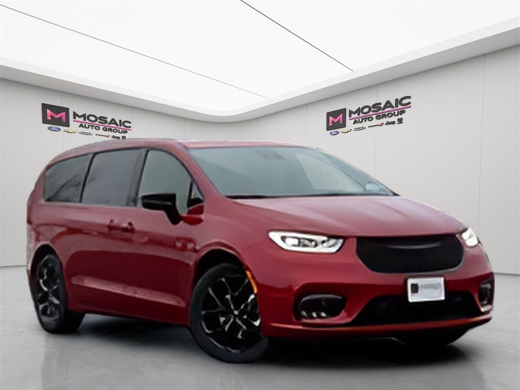 New 2026 Chrysler Pacifica Limited Vans