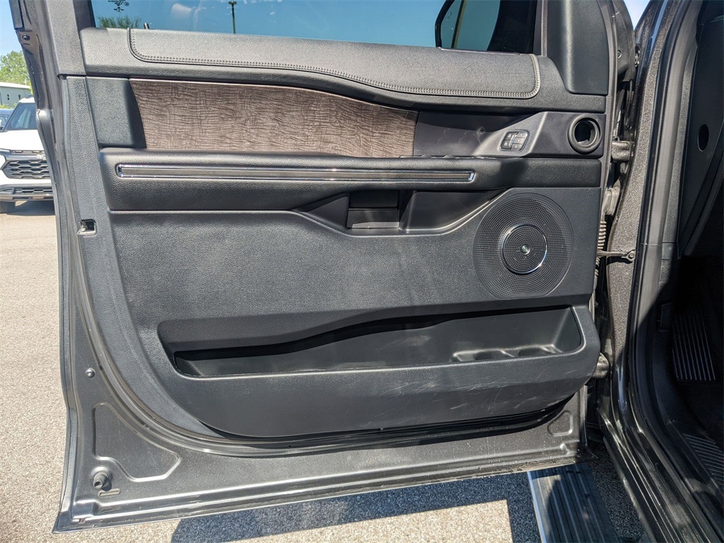 2021 Ford Expedition Limited photo 9