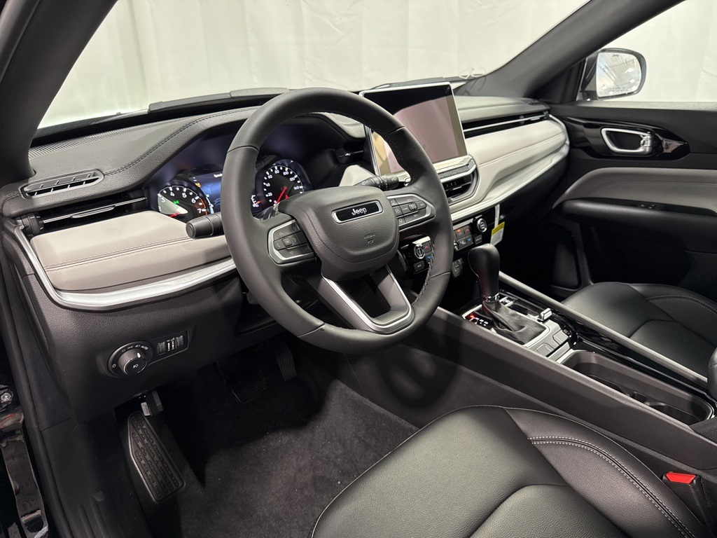 2025 Jeep Compass Limited photo 28