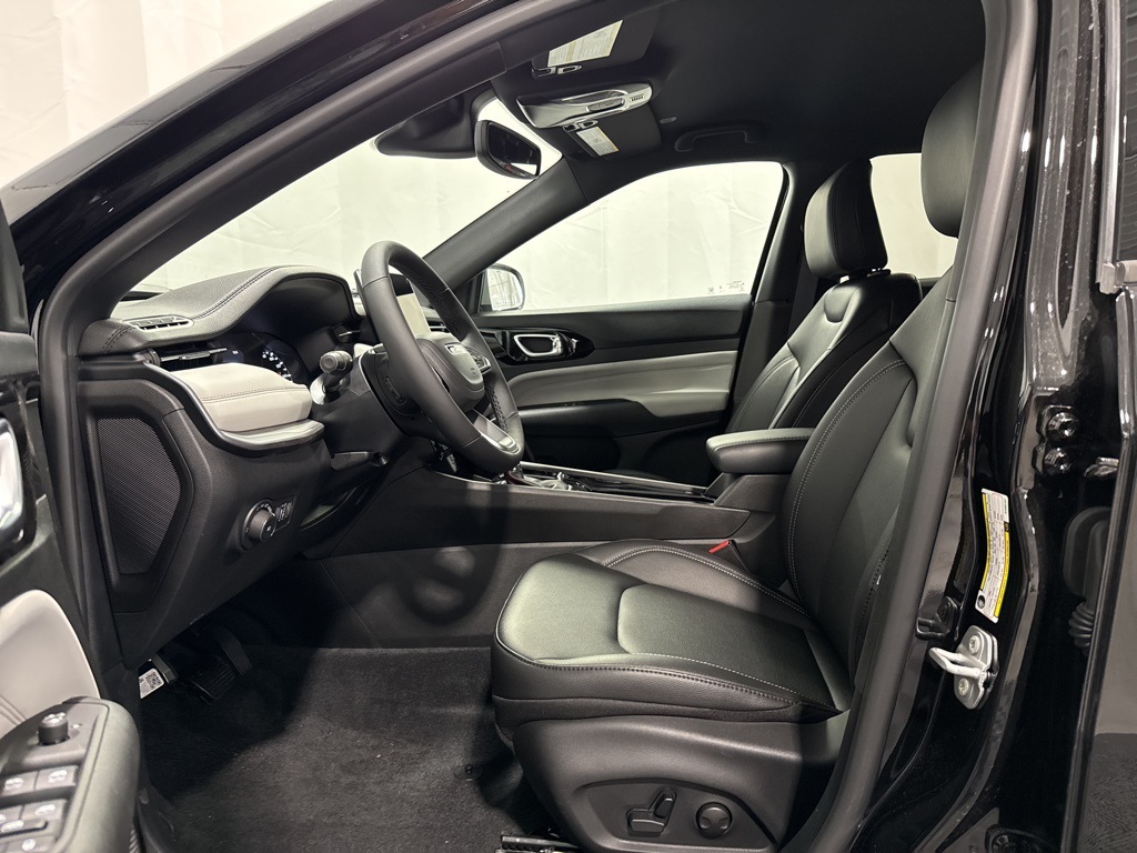 2025 Jeep Compass Limited photo 29