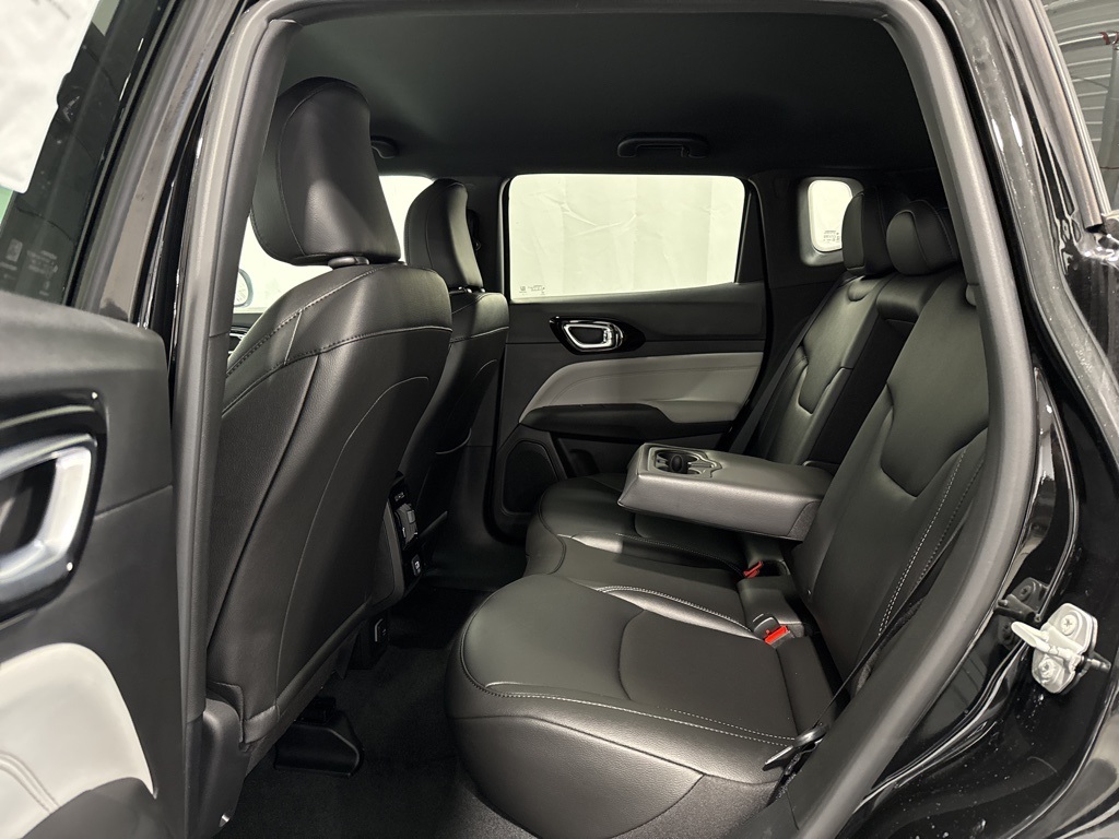 2025 Jeep Compass Limited photo 4