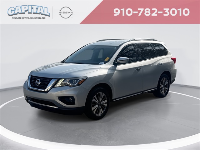 2018 Nissan Pathfinder SV's photo