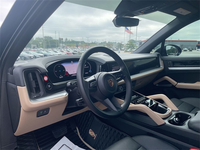 2024 Porsche Cayenne Base photo 4