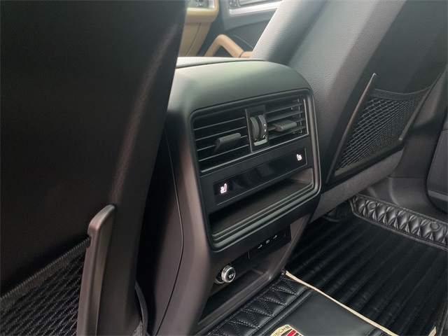 2024 Porsche Cayenne Base photo 14