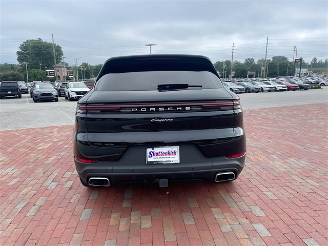 2024 Porsche Cayenne Base photo 25