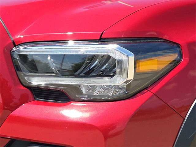 2021 Toyota Tacoma TRD Off-Road photo 3