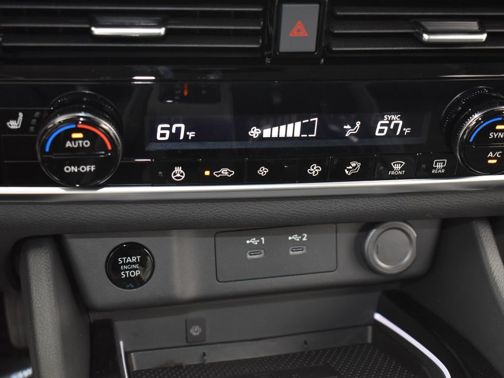 2025 Nissan Rogue SL photo 10