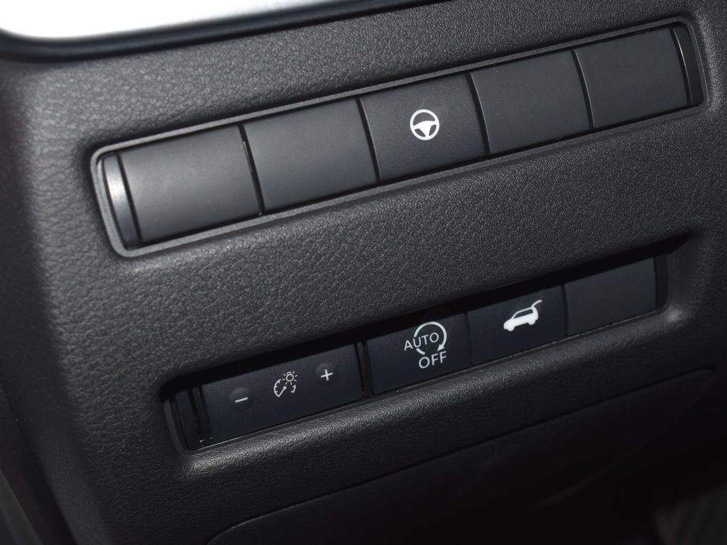 2025 Nissan Rogue SL photo 12