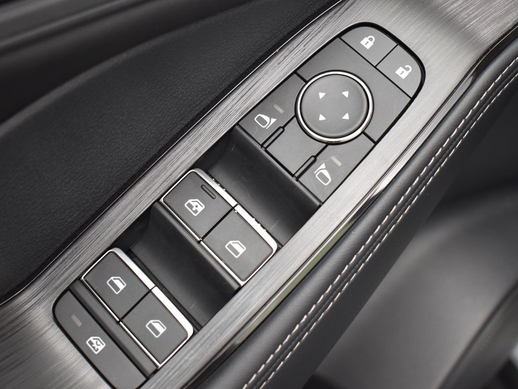 2025 Nissan Rogue SL photo 14