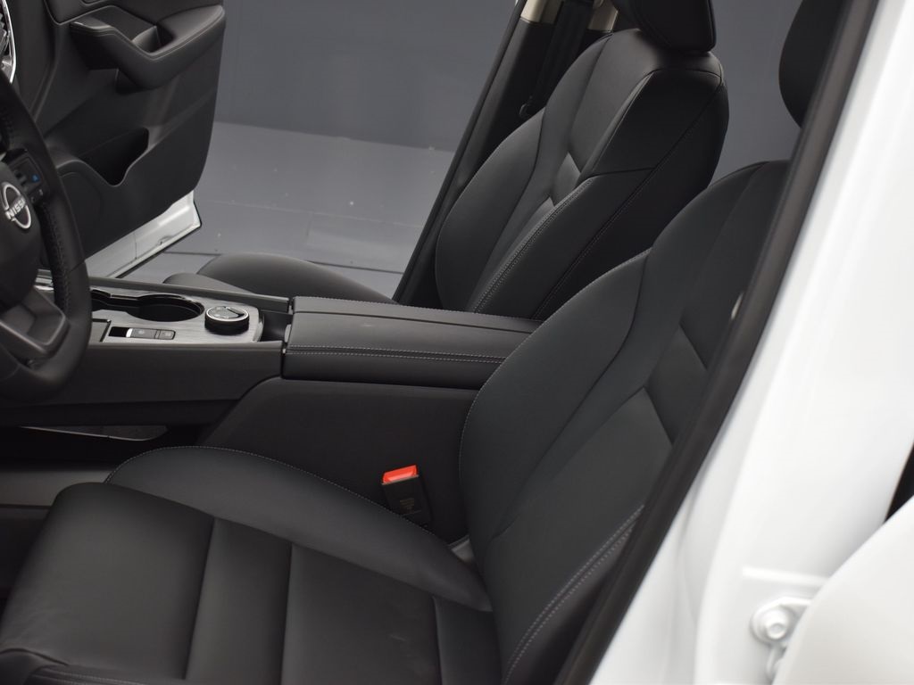 2025 Nissan Rogue SL photo 15