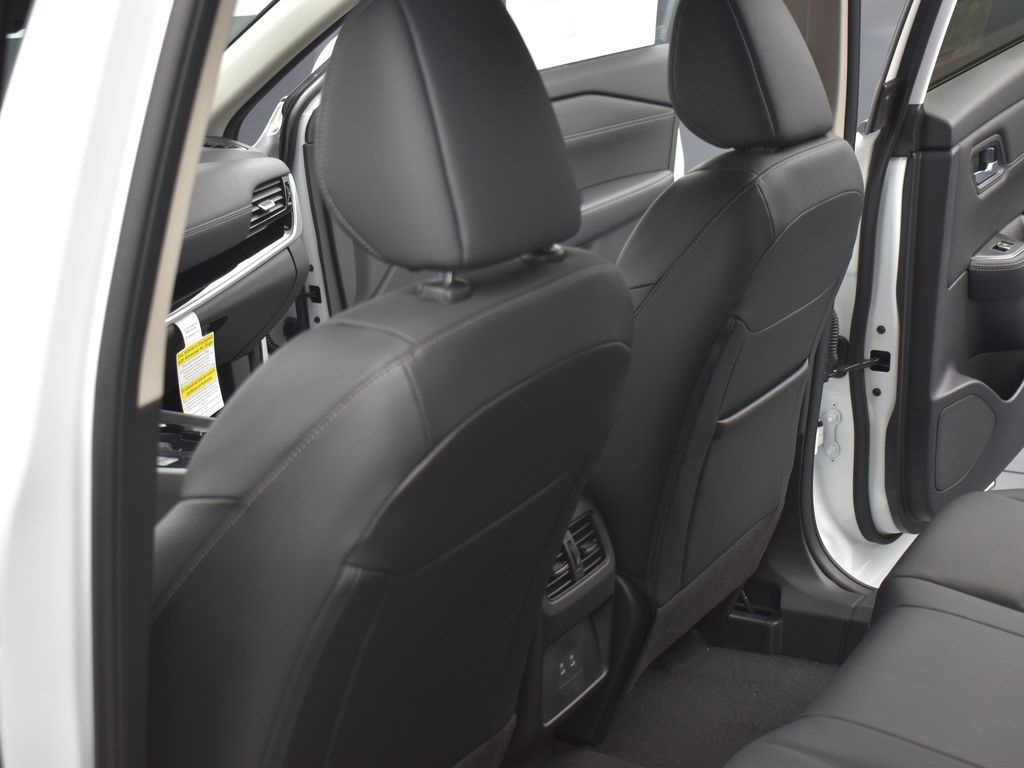 2025 Nissan Rogue SL photo 16