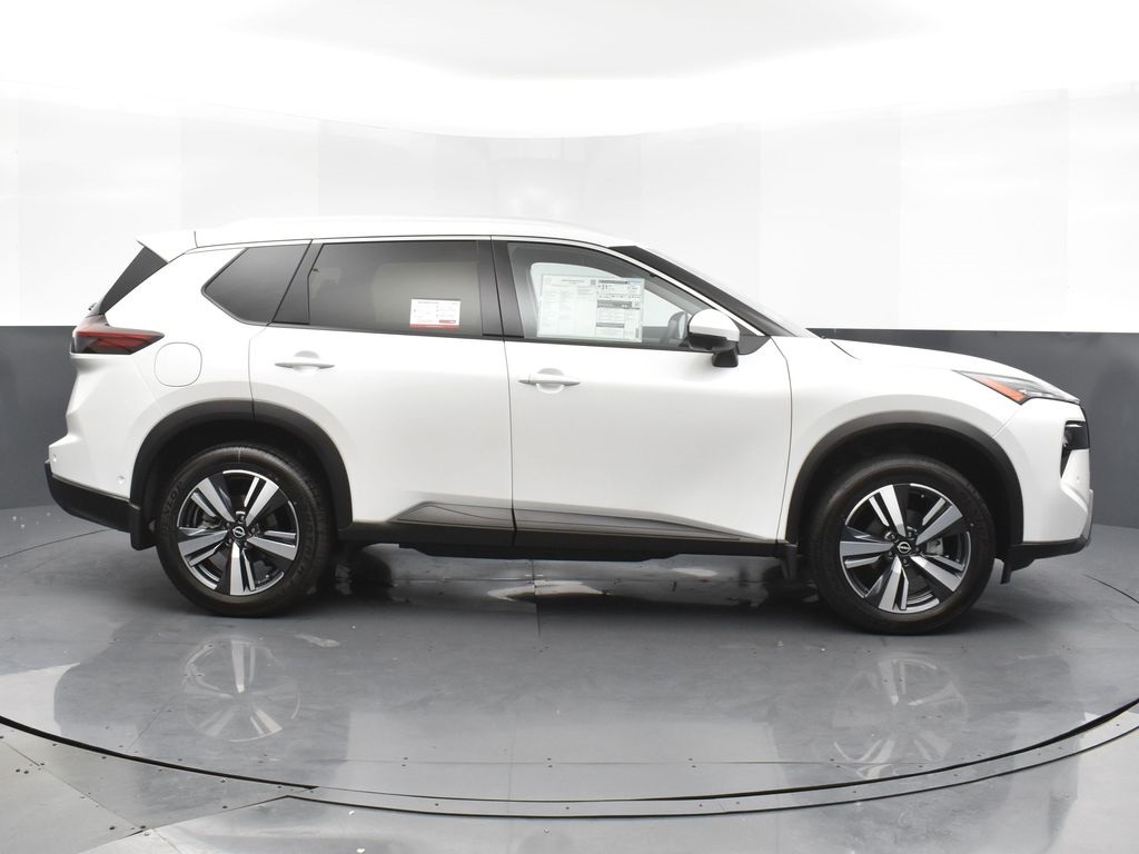 2025 Nissan Rogue SL photo 2