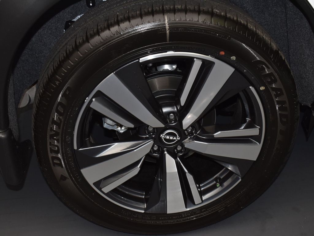 2025 Nissan Rogue SL photo 3