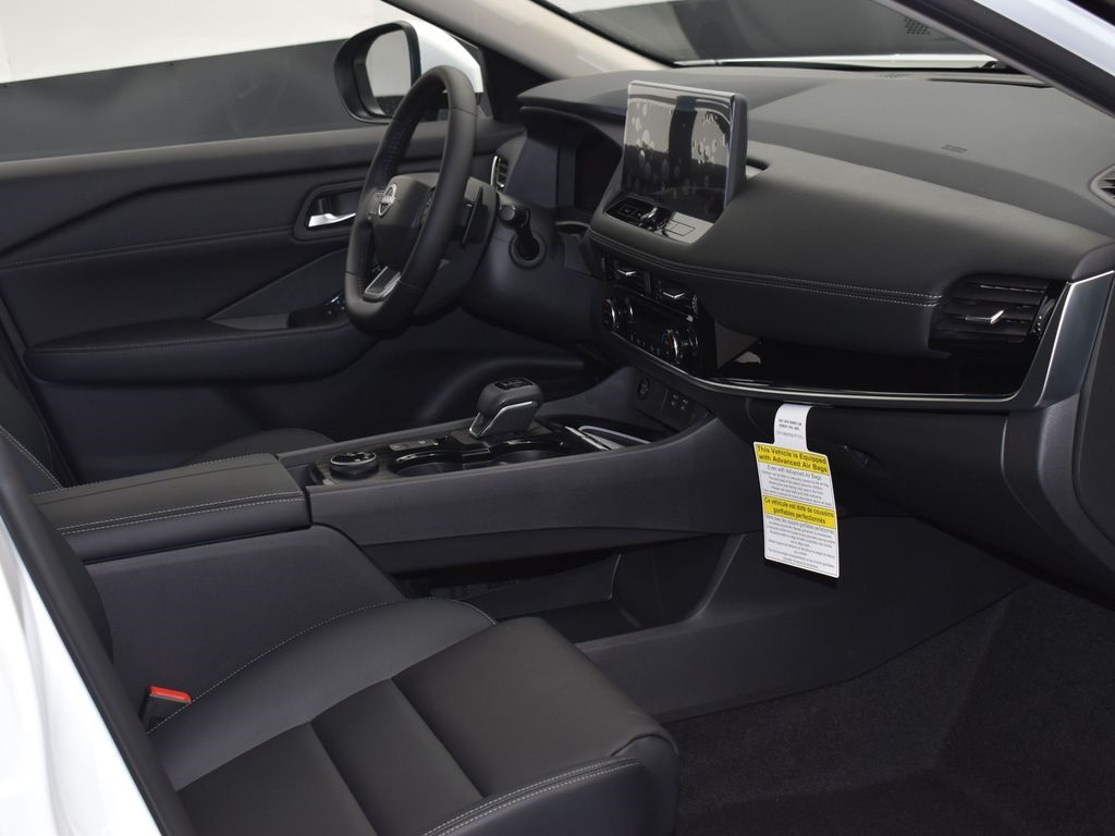 2025 Nissan Rogue SL photo 4