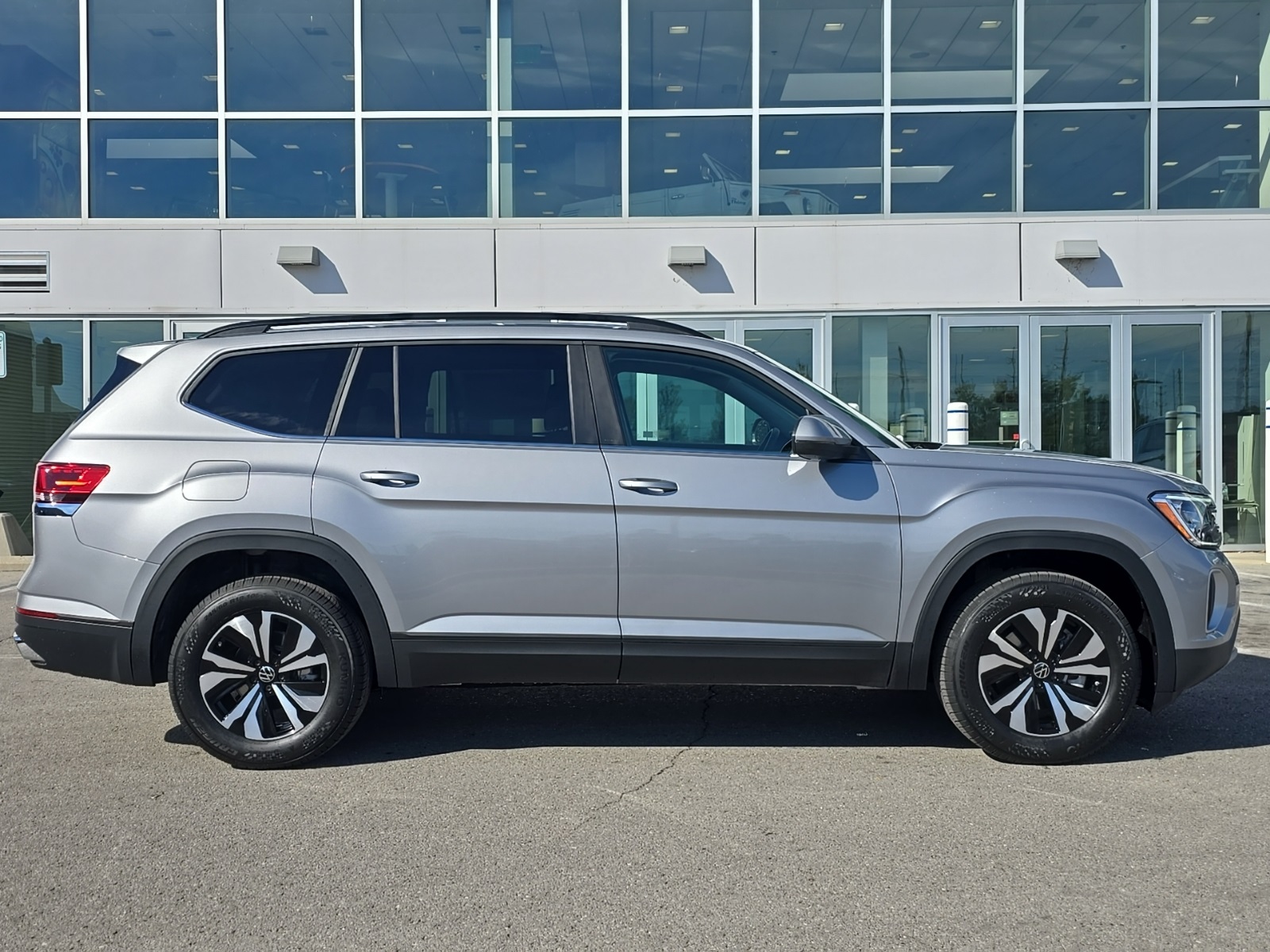 new 2026 Volkswagen Atlas car, priced at $39,734