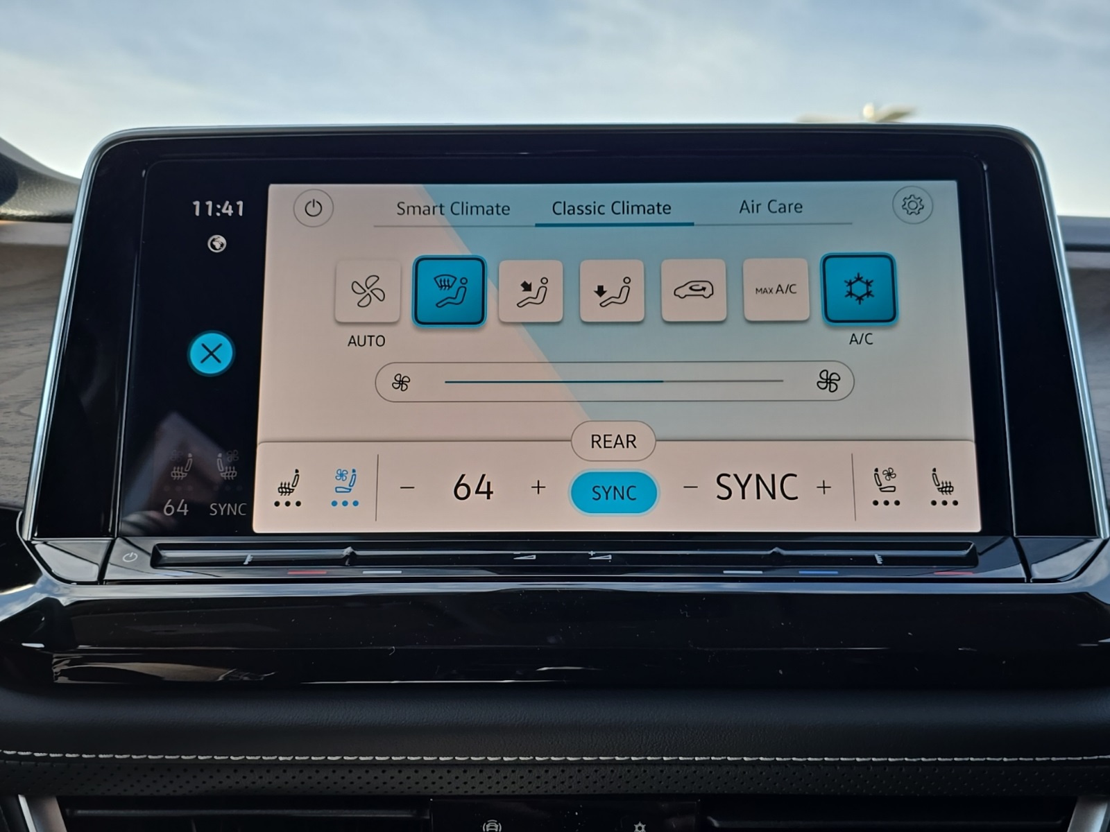 new 2026 Volkswagen Atlas car, priced at $39,734