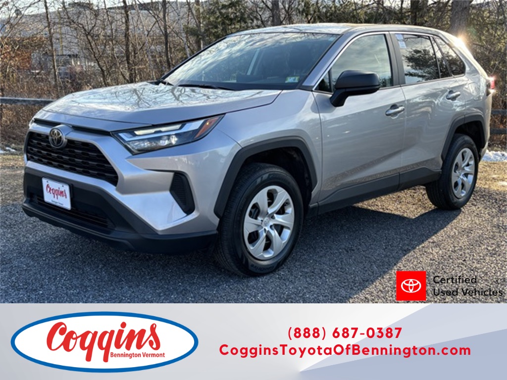 2023 Toyota RAV4 LE's photo