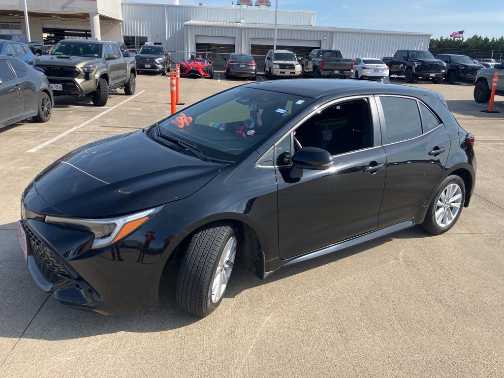 2025 Toyota Corolla Hatchback SE's photo