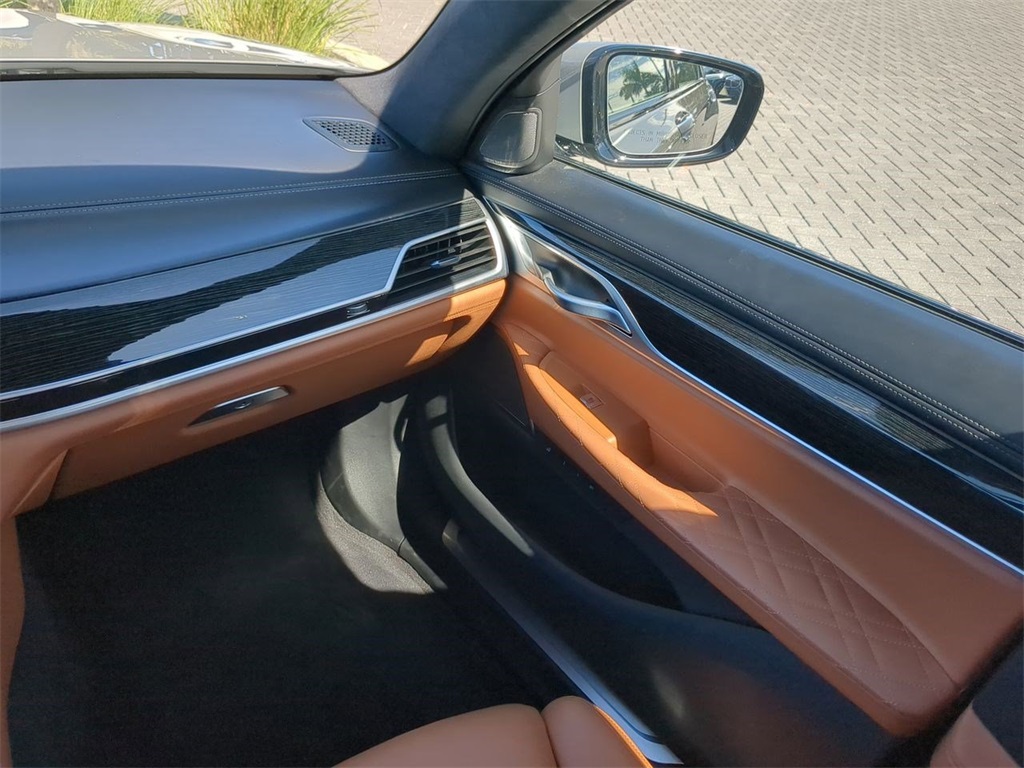 2021 Bmw 750i xDrive photo 17