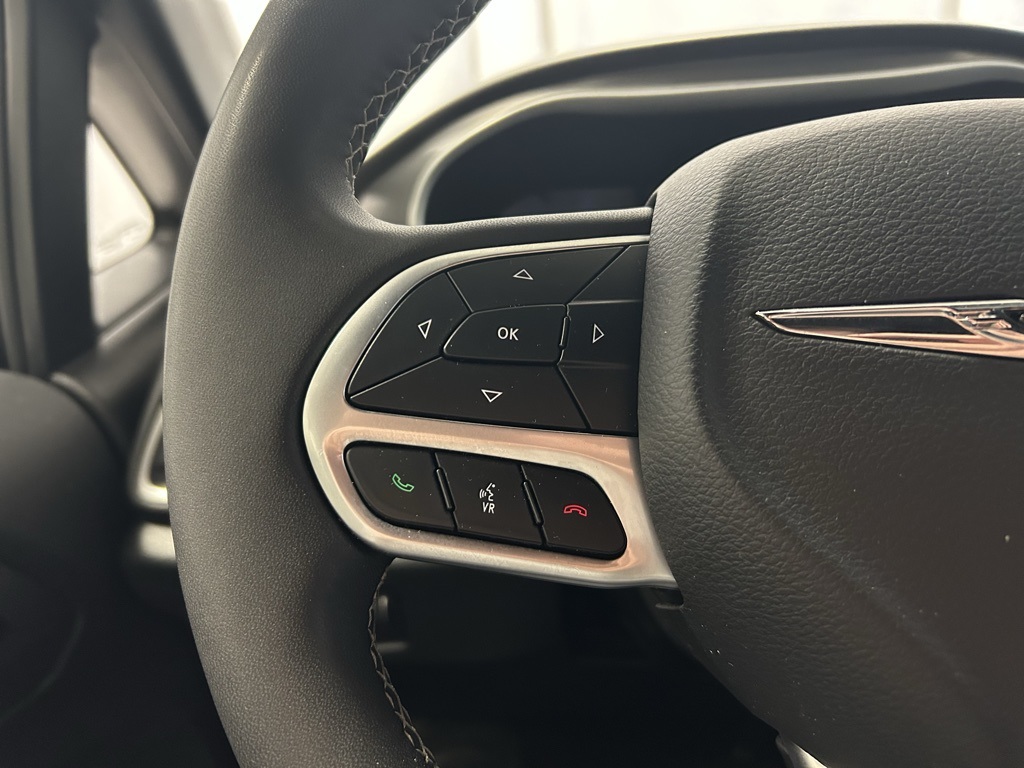 used 2025 Chrysler Pacifica car, priced at $29,386