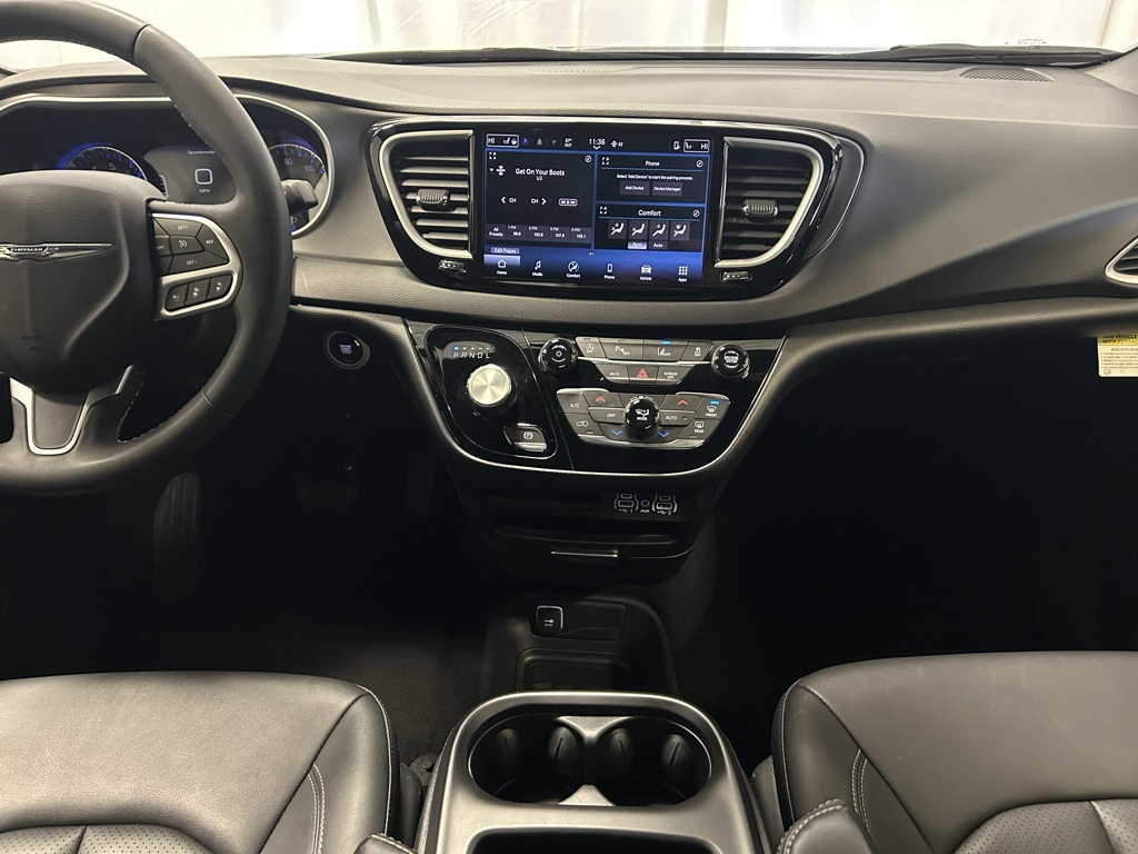 used 2025 Chrysler Pacifica car, priced at $29,386