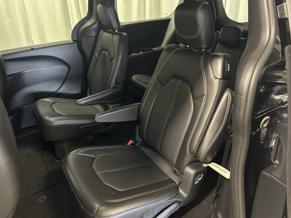 used 2025 Chrysler Pacifica car, priced at $29,386