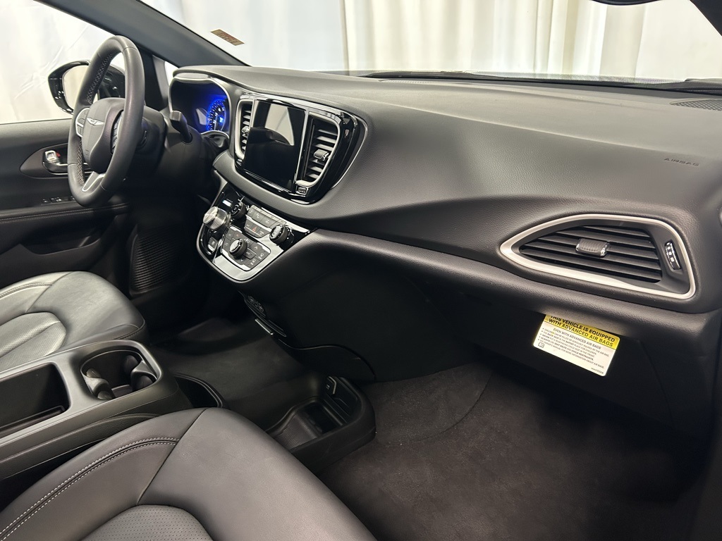 used 2025 Chrysler Pacifica car, priced at $29,386