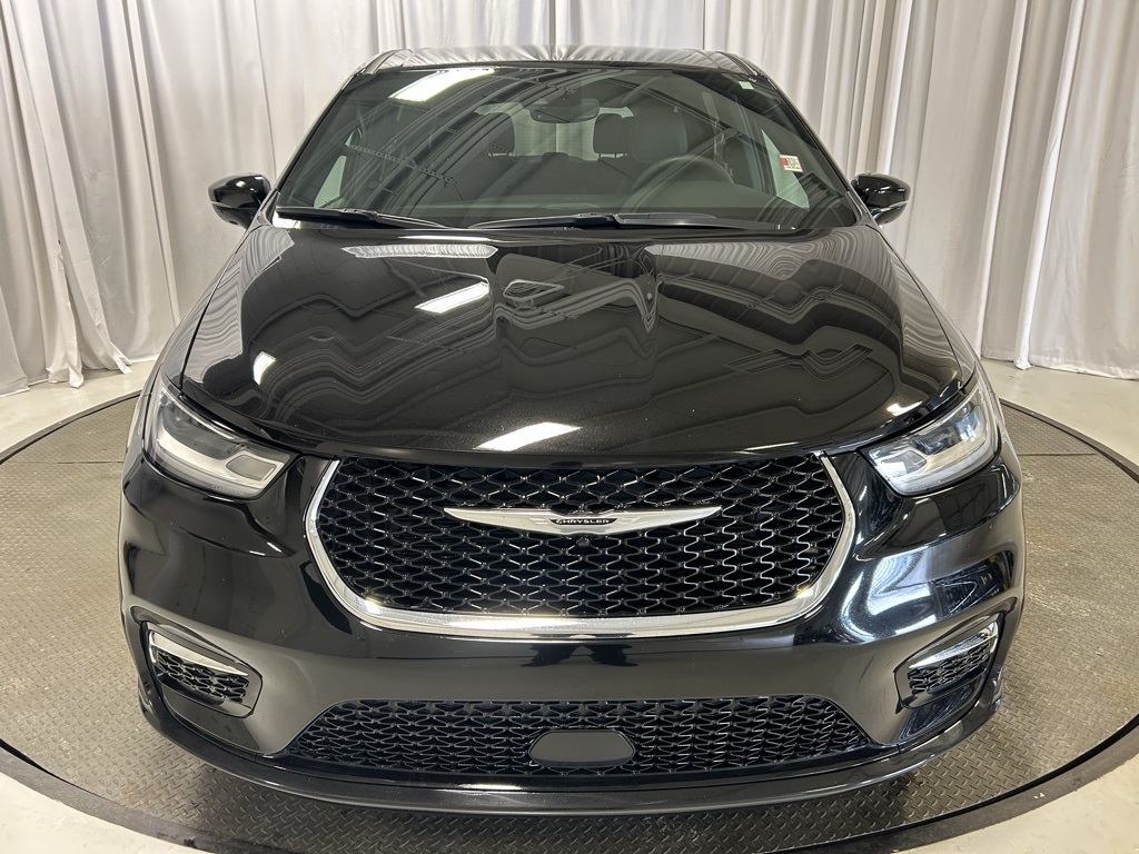 used 2025 Chrysler Pacifica car, priced at $29,386
