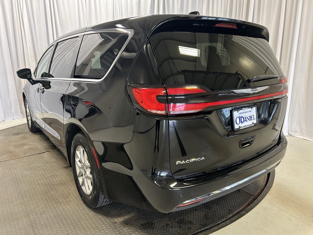 used 2025 Chrysler Pacifica car, priced at $29,386