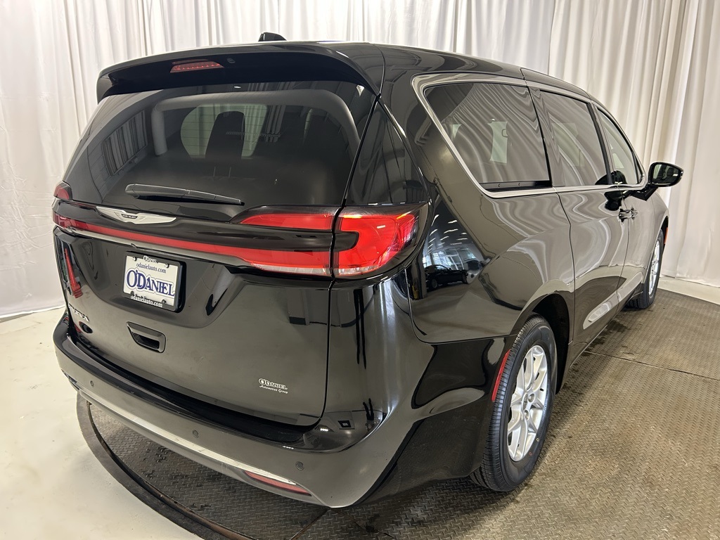 used 2025 Chrysler Pacifica car, priced at $29,386