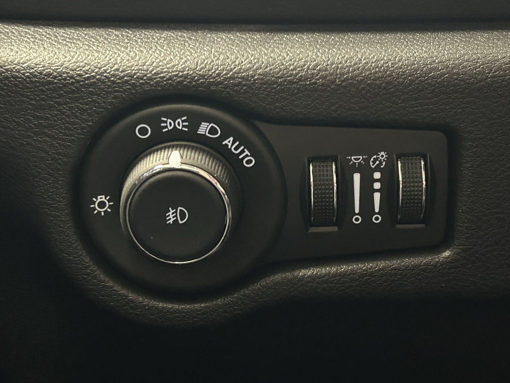 used 2025 Chrysler Pacifica car, priced at $29,386