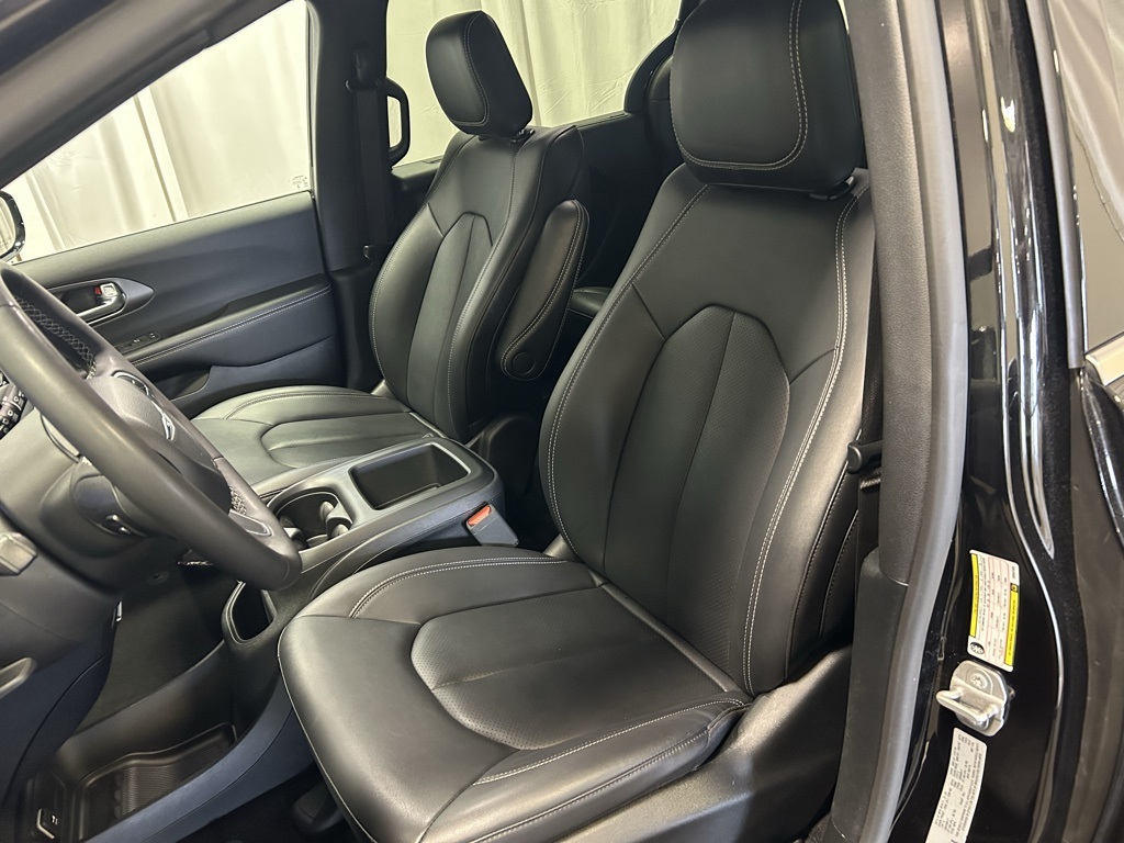 used 2025 Chrysler Pacifica car, priced at $29,386