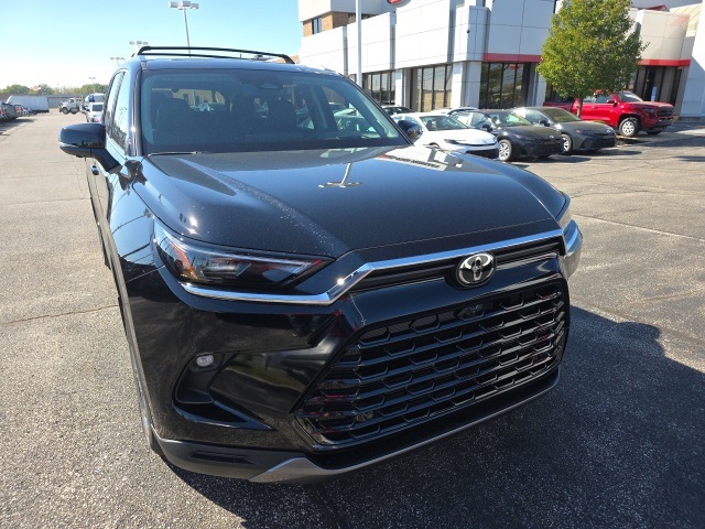 2026 Toyota Grand Highlander Platinum photo 2