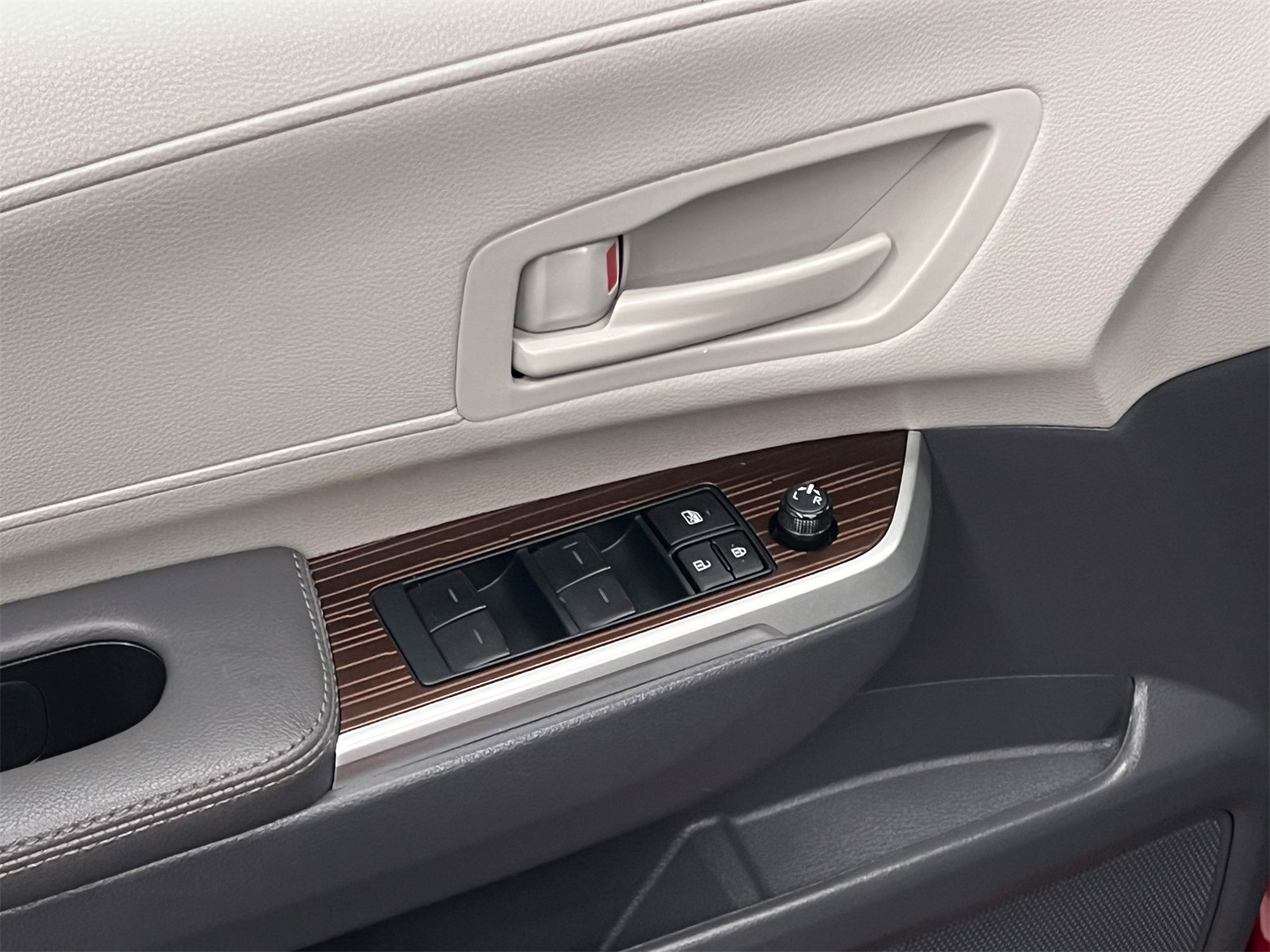 used 2024 Toyota Sienna car, priced at $36,888