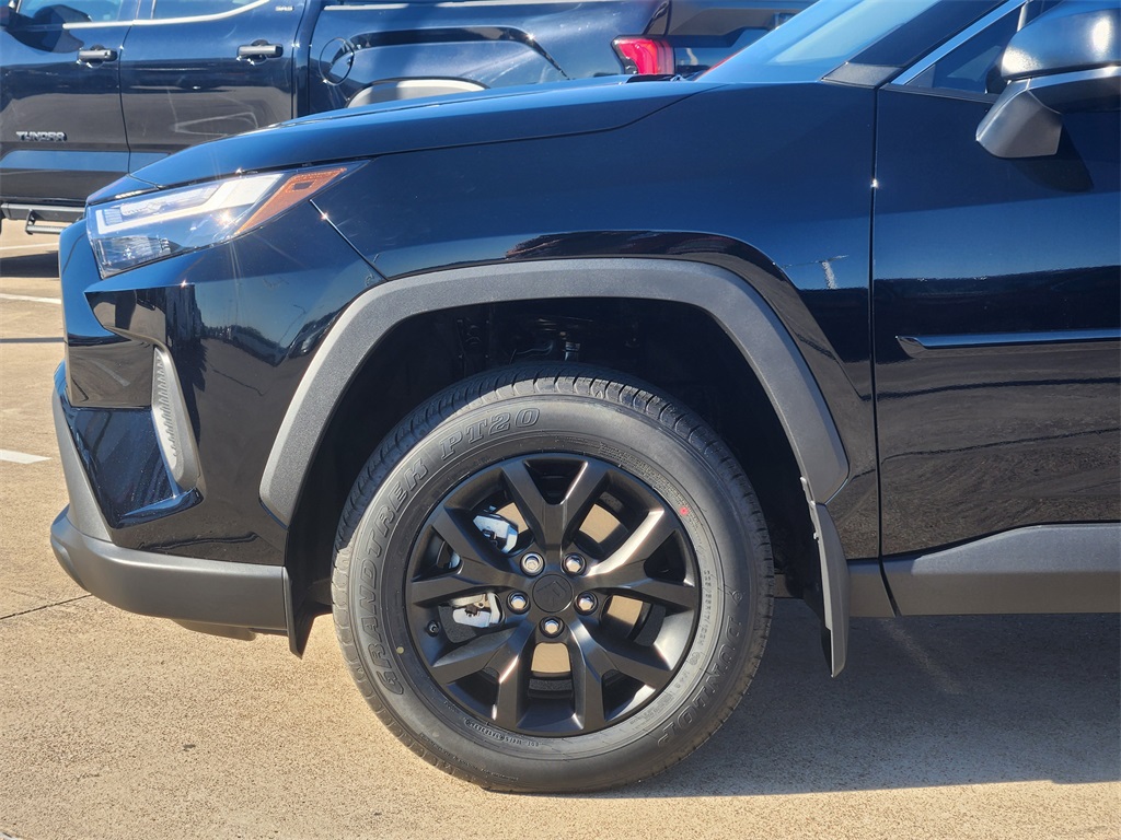 2025 Toyota RAV4 LE photo 4