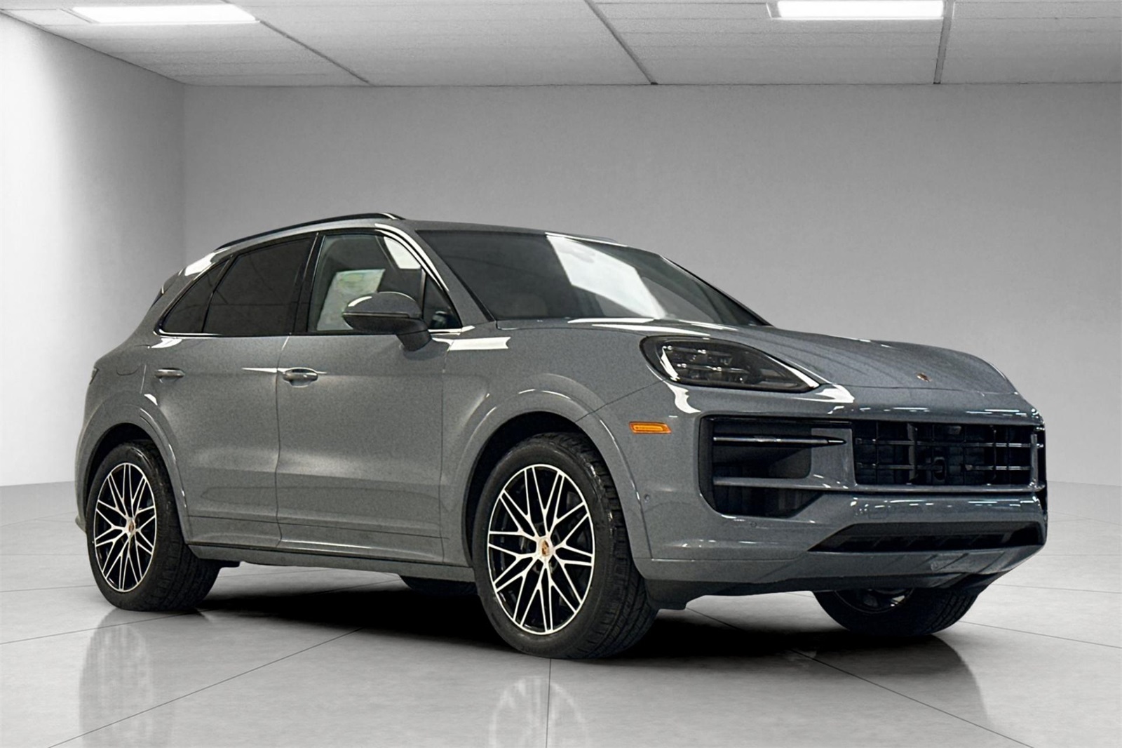 2025 Porsche Cayenne Base photo 10