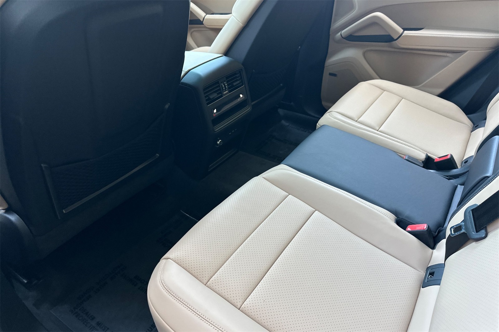 2025 Porsche Cayenne Base photo 14