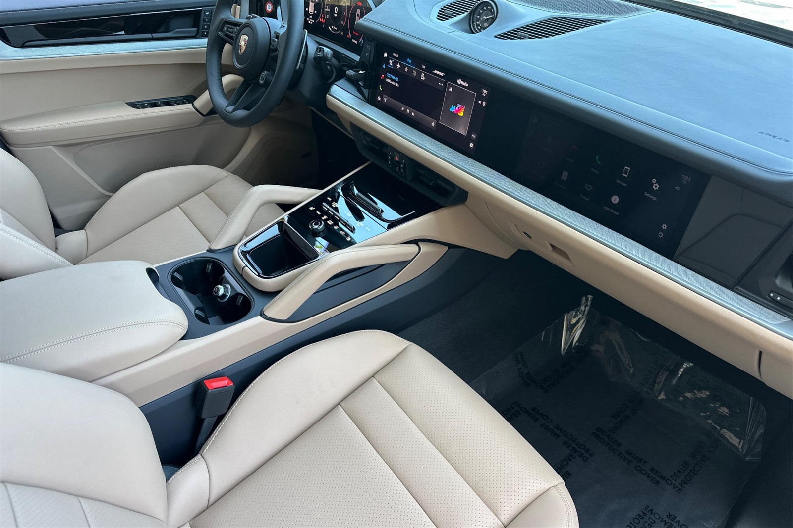 2025 Porsche Cayenne Base photo 16