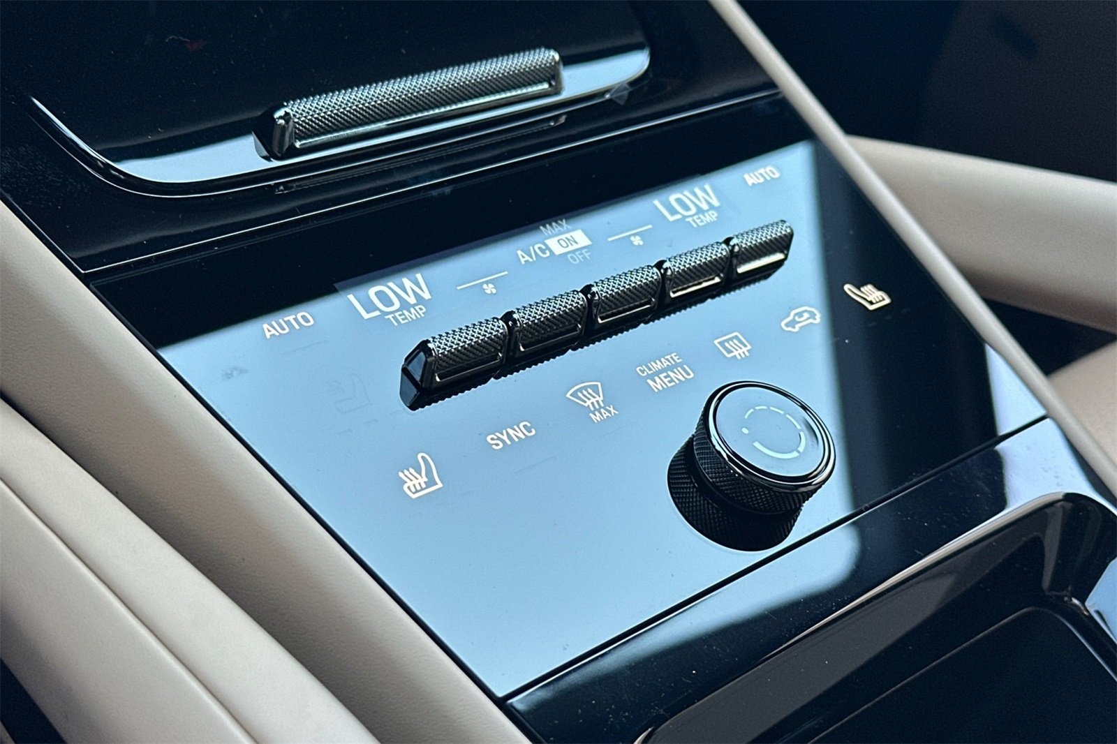 2025 Porsche Cayenne Base photo 19