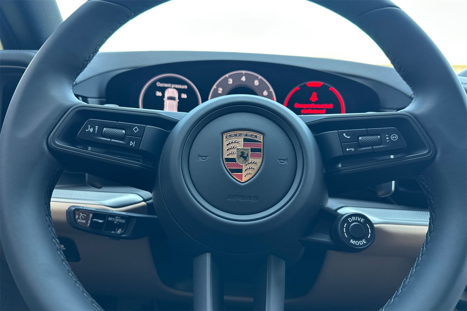 2025 Porsche Cayenne Base photo 21