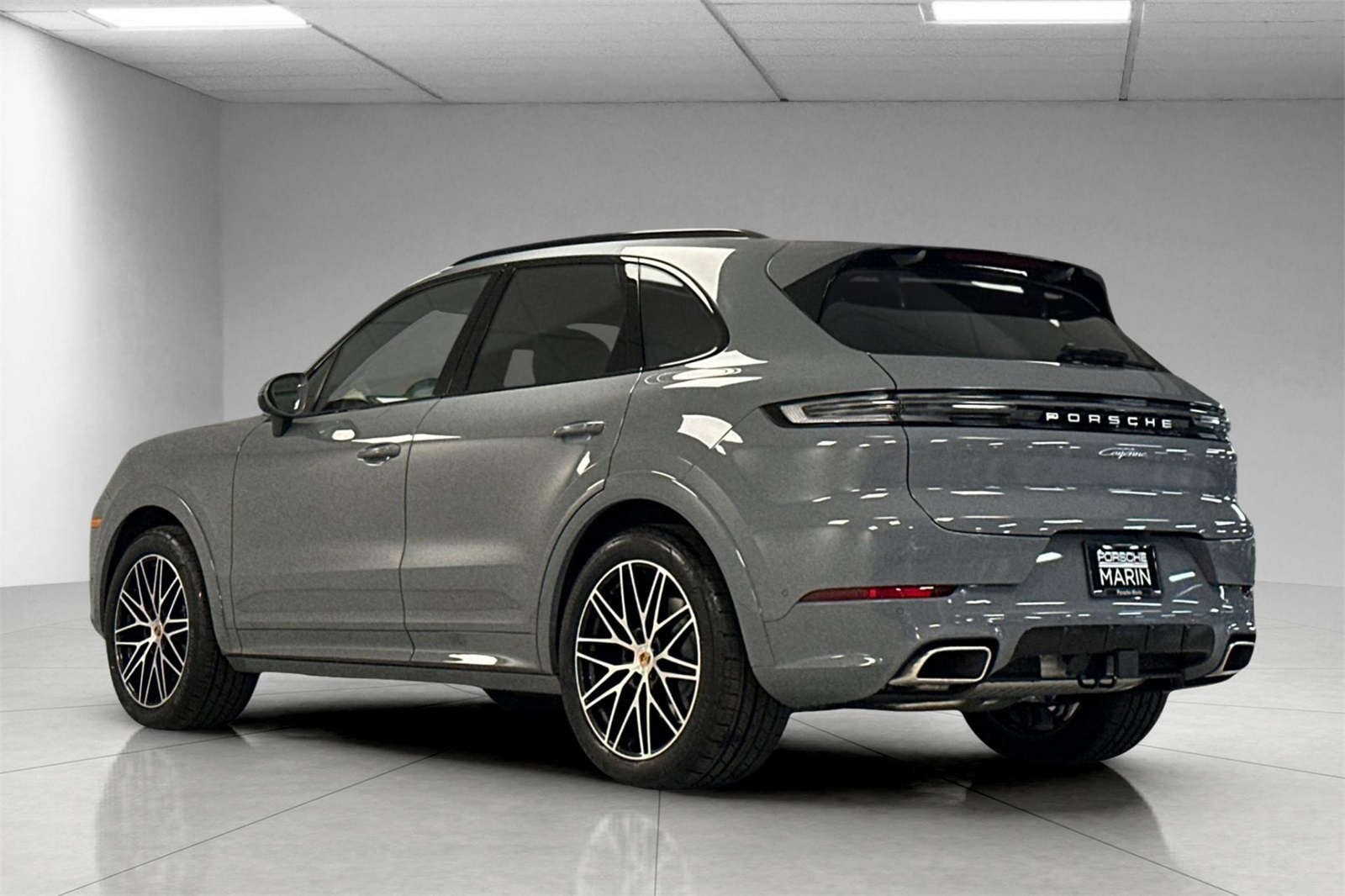 2025 Porsche Cayenne Base photo 3