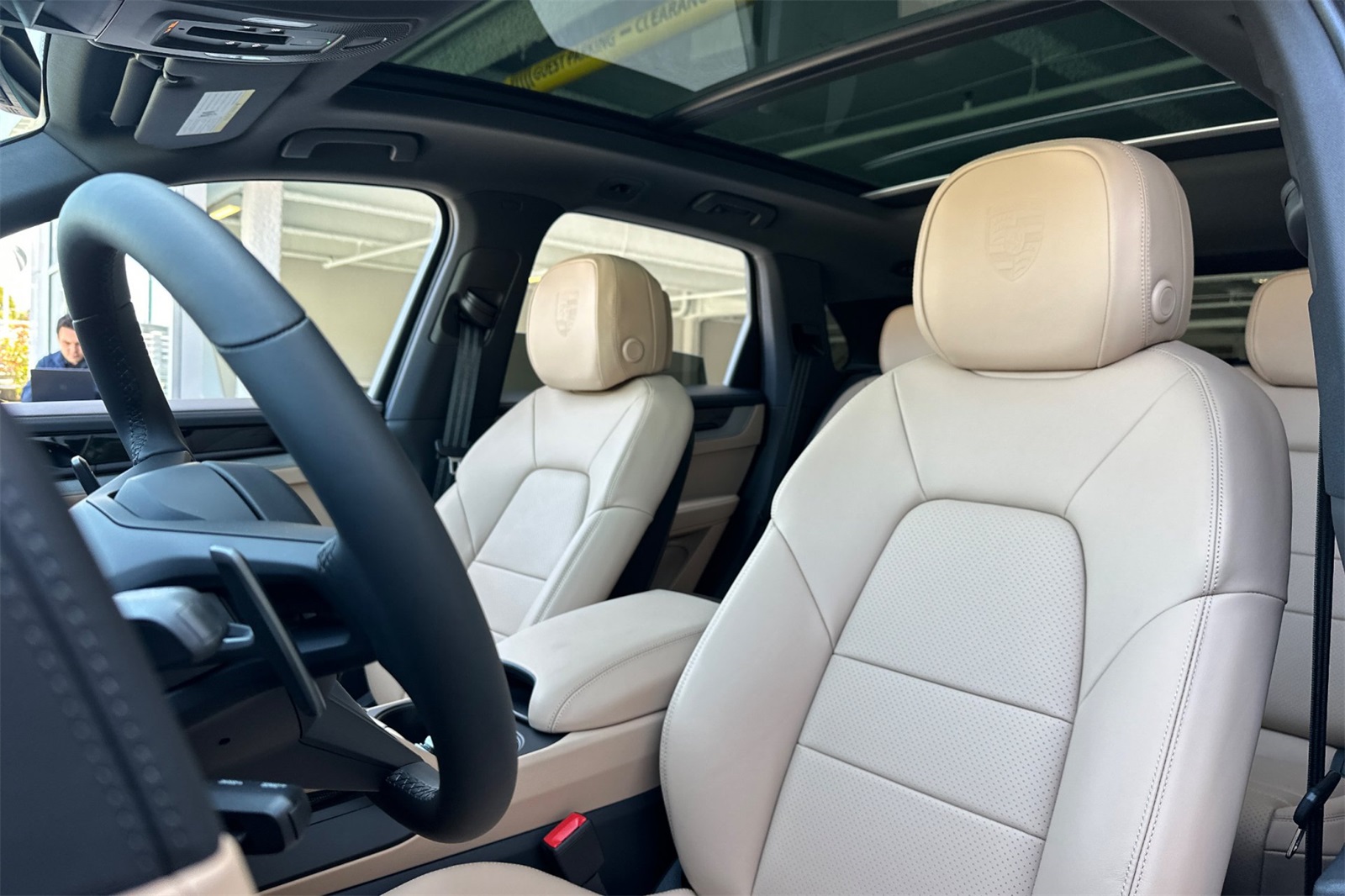 2025 Porsche Cayenne Base photo 5