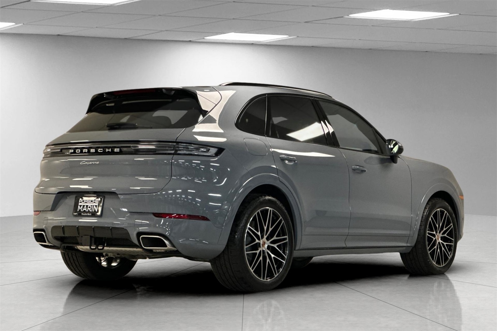 2025 Porsche Cayenne Base photo 8