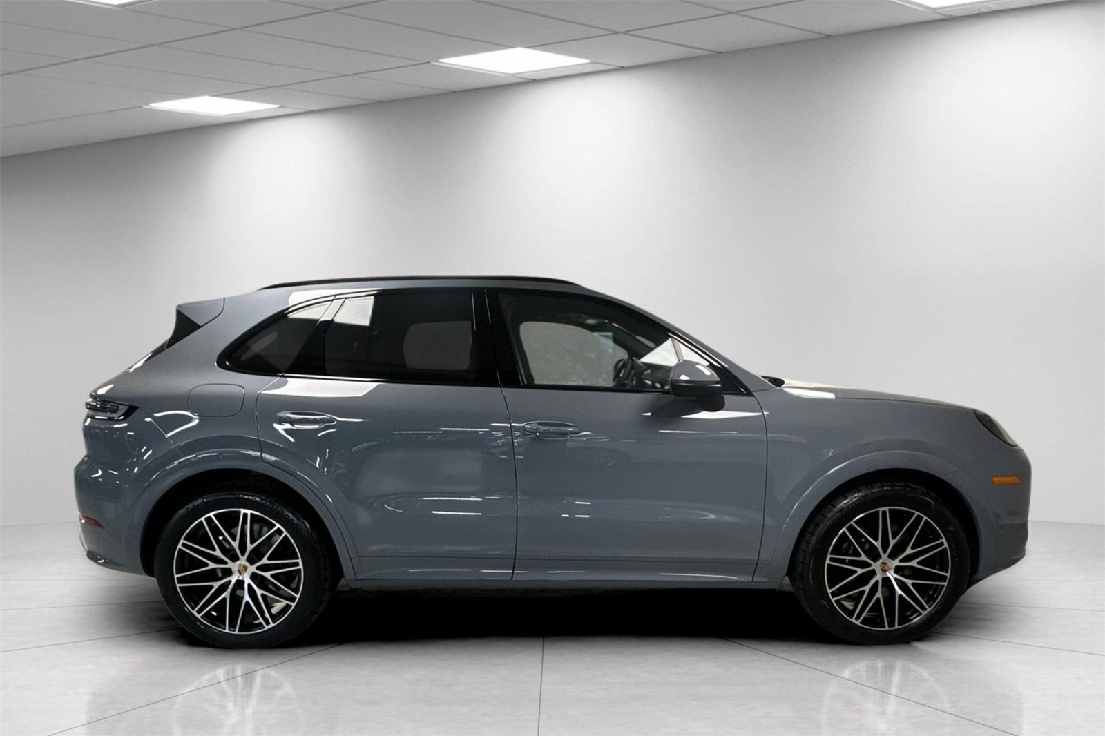 2025 Porsche Cayenne Base photo 9